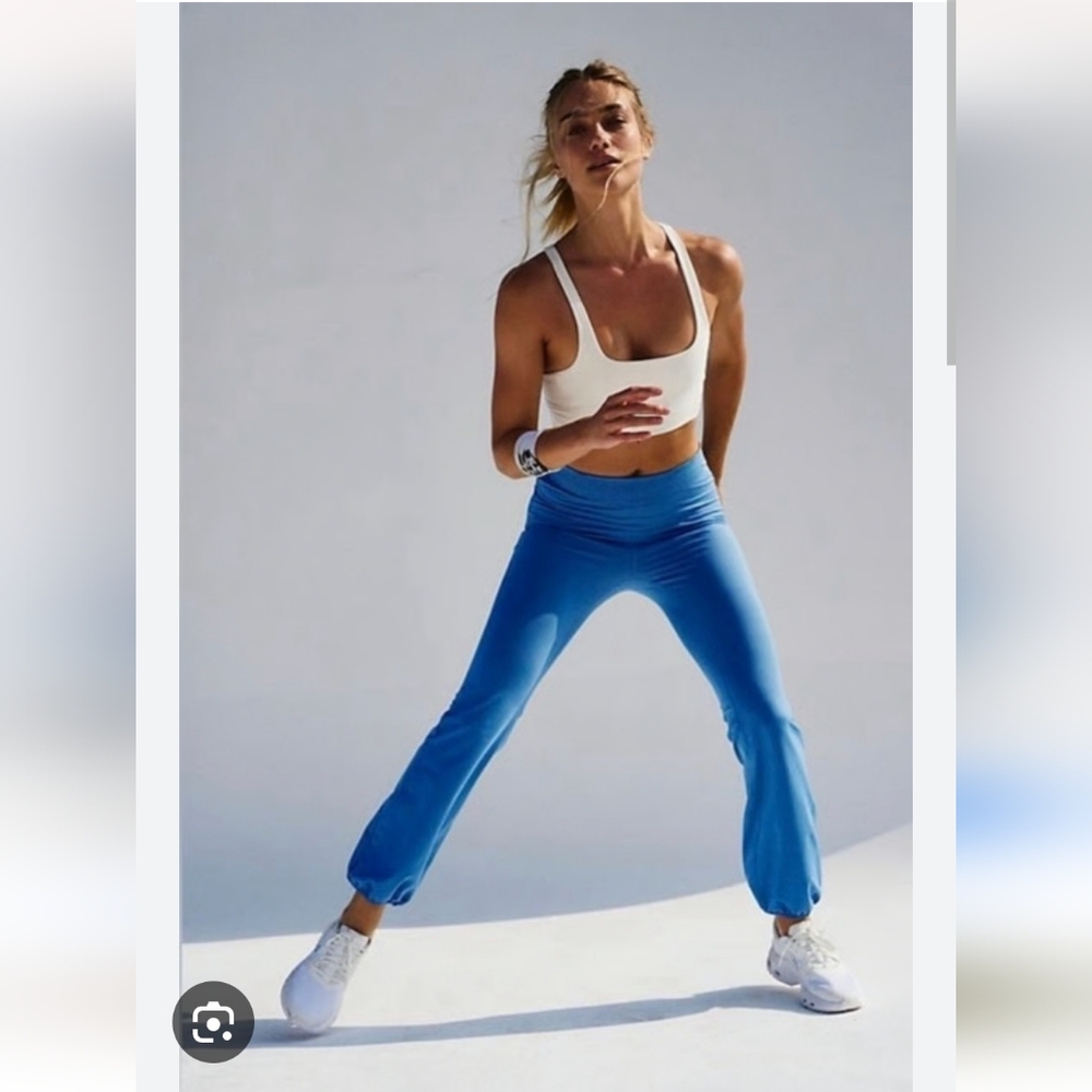 Free People Movement Lets Bounce Bubble Cinched Flare Vibrant Blue Joggers. XL
